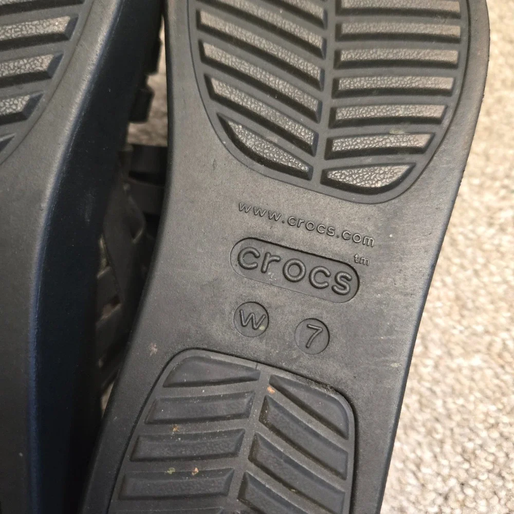 Crocs Brooklyn Strappy Low Wedge Sandals Black Women 7 Platform 206751